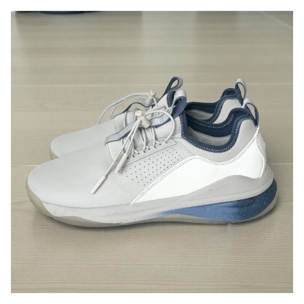 Clove reflective nurses shoes grey 9.5 Limited Edition